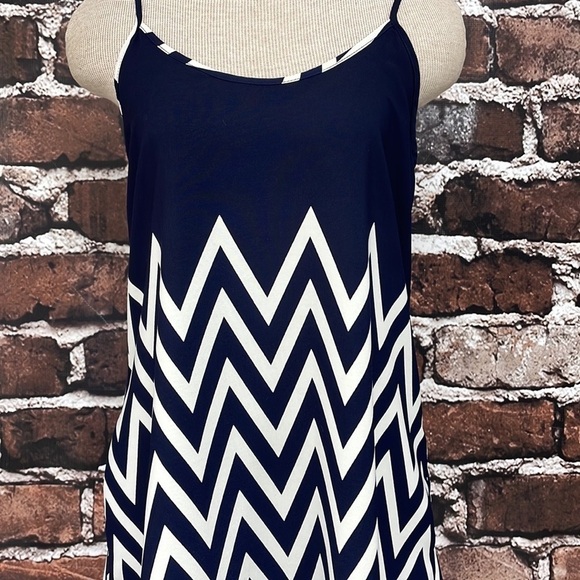 Alya Dress Slip Sleeveless Blue White Chevron Pockets Size Medium - Picture 3 of 13
